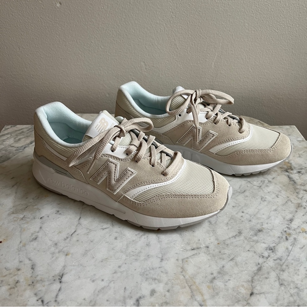 Women's New Balance 997H Sneaker in Beige - Size 8
